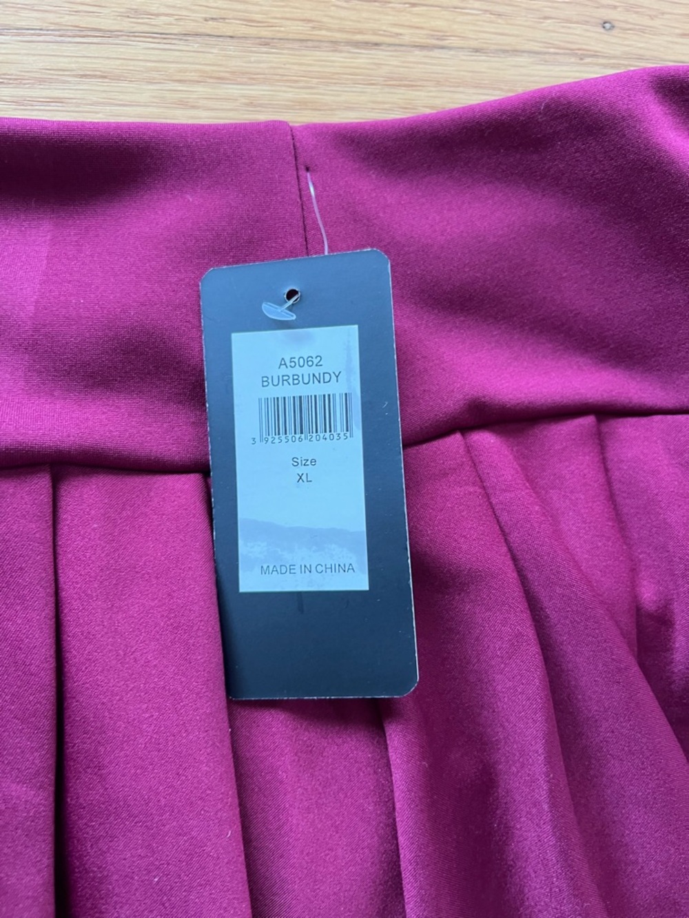 Alo Yoga Womens Pleated Tennis Skirt Skort, Size Large, Burgundy, NWT - Picture 2 of 7